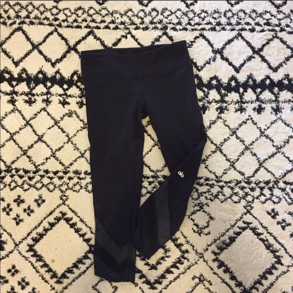 Alo yoga Capri with mesh detail